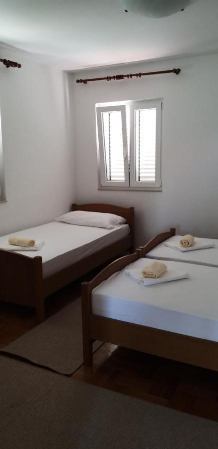 Apartments Boljat โตรกีร์ ภายนอก รูปภาพ